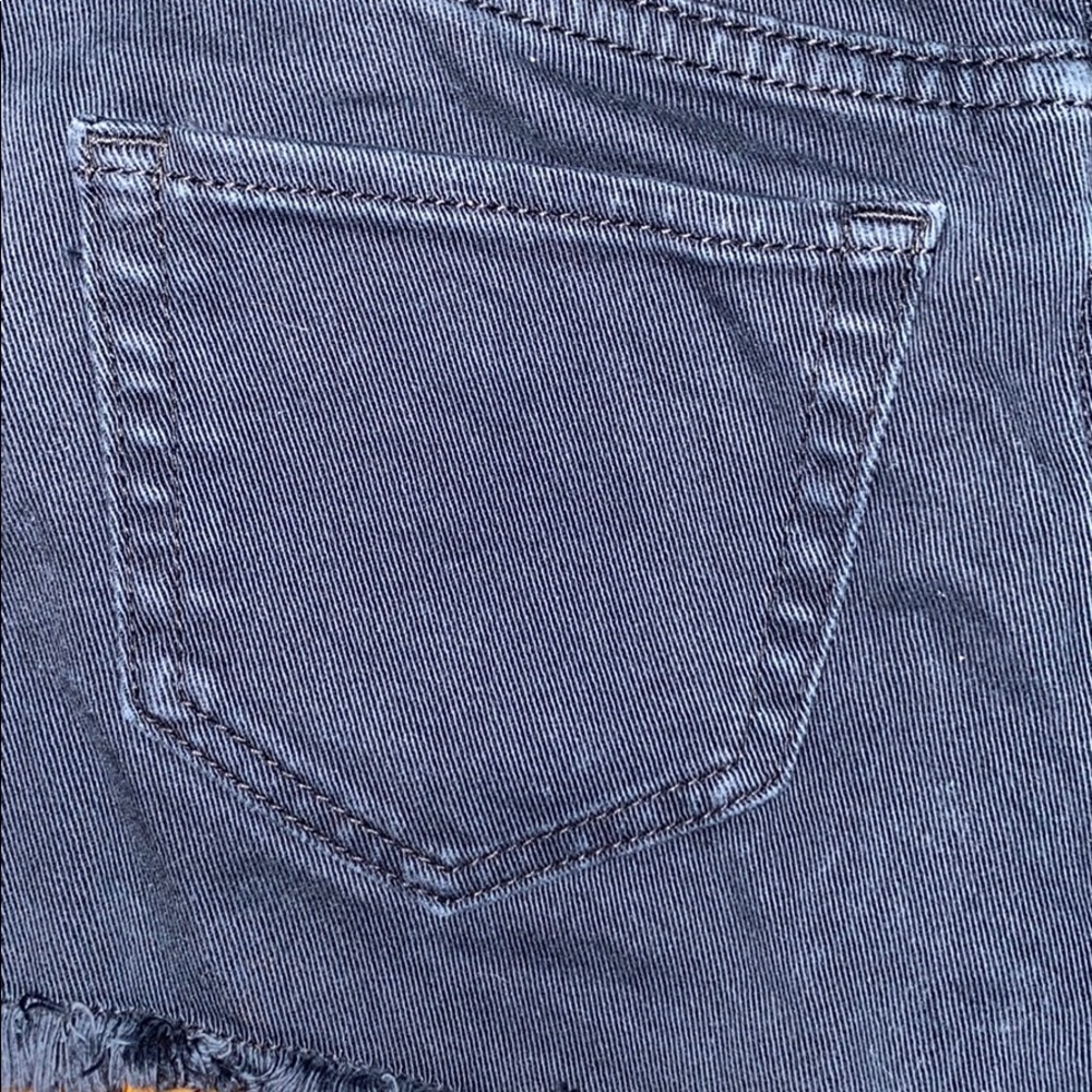 Black jean shorts. - Picture 5 of 5